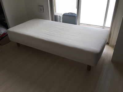 足付きシングルベッドの引越し画像